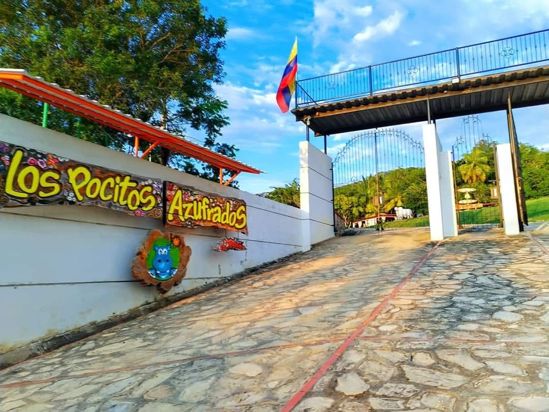 Entrada Los Pocitos Azufrados Tocaima